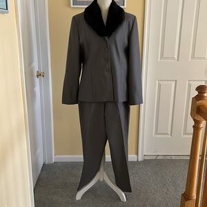 Larry Levine Elegant Black Collar Women's Suit, Size 14